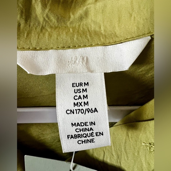 H & M OVERSIZED ASYMMETRICAL HEM BUTTON DOWN BLOUSE NWT - Picture 4 of 7